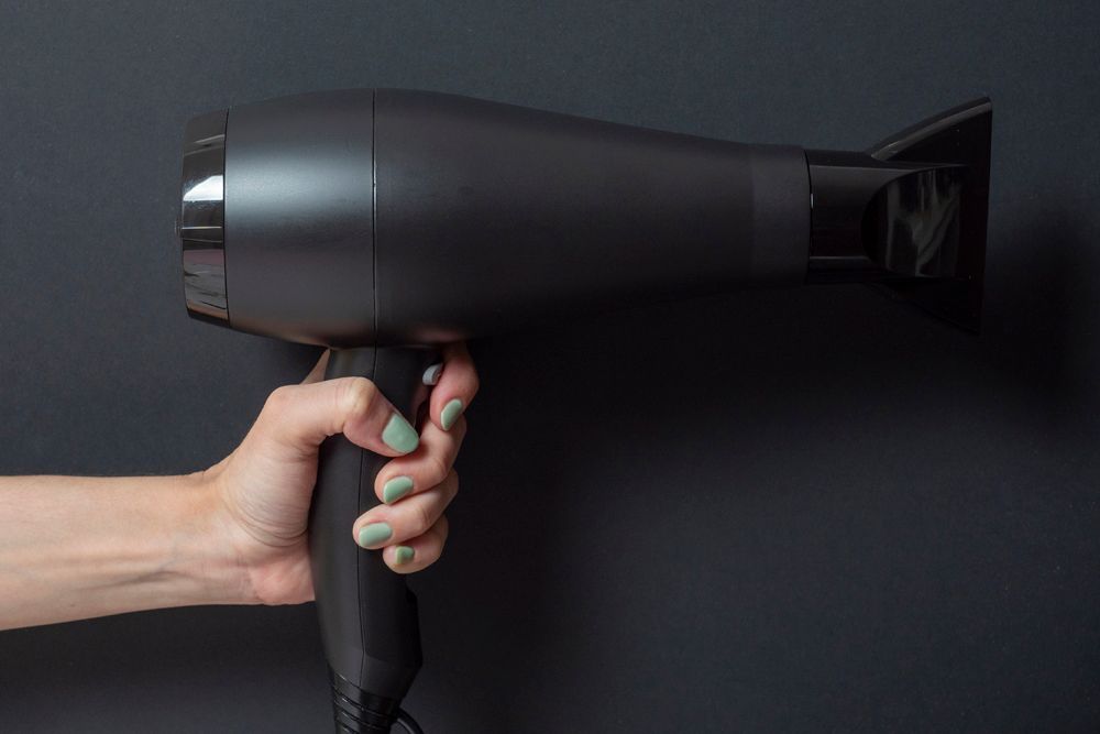 FACTORS TO BE CONSIDERED BEFORE BUYING A HAIR DRYER