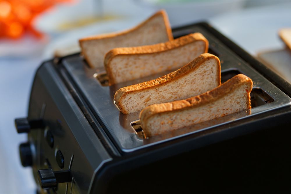 THINGS TO BE CONSIDERED WHILE BUYING A BREAD TOASTER