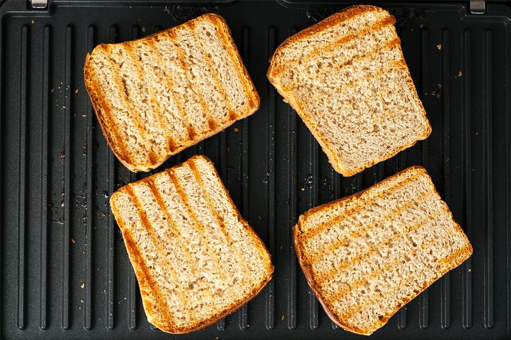 https://d4donline.com/blog/content/images/2022/03/toasted-bread-electric-grill-ready-slices-bread-serving-dinner.jpg