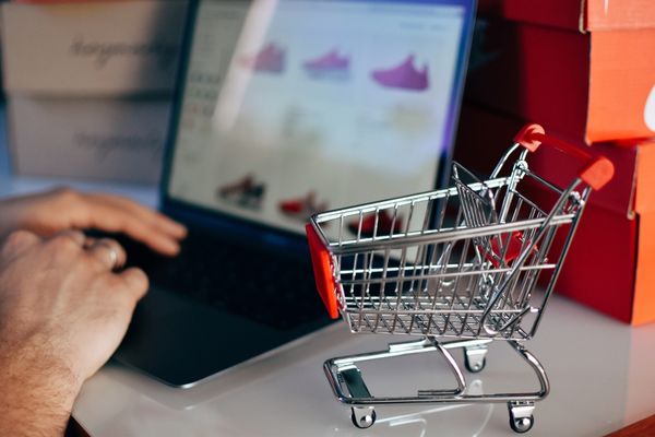 Online Shopping: Things you must know to save money online