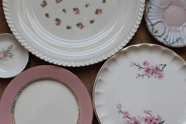 SOME VITAL TIPS TO CHOOSE THE RIGHT DINNERWARE SET