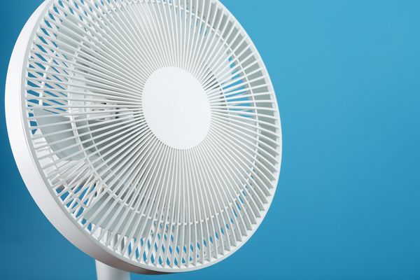 THINGS TO KNOW WHEN BUYING A TABLE FAN OF YOUR CHOICE